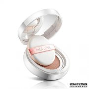 使用气垫时不要直接涂抹于脸部，注意