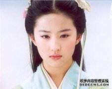 充满瓶子的女演员林心如，有吸引力，