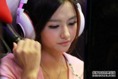 冯蒂莫在现场直播期间遇到了外国球迷