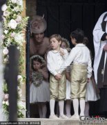 因为乔治王子还是个男孩，所以他很喜