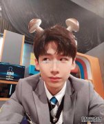 在明朝侦探中，白敬亭模仿猫和老鼠，