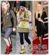 张静初也穿着马丁的靴子，正在努力偷