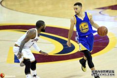 库里击中了杰克逊的脚踝并投了三个三