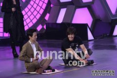 快乐大本营：张云雷敲打杜海涛的眼睛