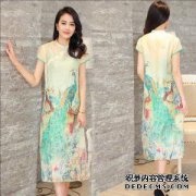 文学女士郭弼婷非常强大。“孔雀裙”