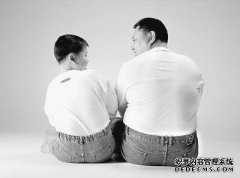 男性明星自我暴露的父亲和儿子被祖父