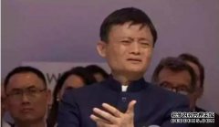 我在汽车商店工作。我在新年前十天放