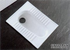 如何蹲在马桶上