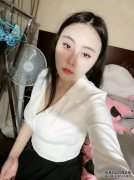 24岁的胸部没有脂肪并且出生