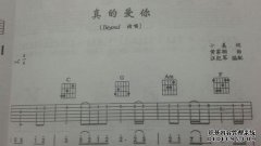 当一个男人拥抱你时，有三个细节表明