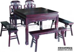 八仙桌上明清家具的价格不高。