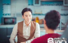 塑造“伙伴”和朱亚文，使角色具有三