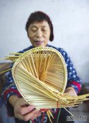 乡下的姨妈满是稻草，看来城市里的人