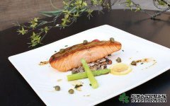 三文鱼不能吃任何东西。谁不应该吃鲑